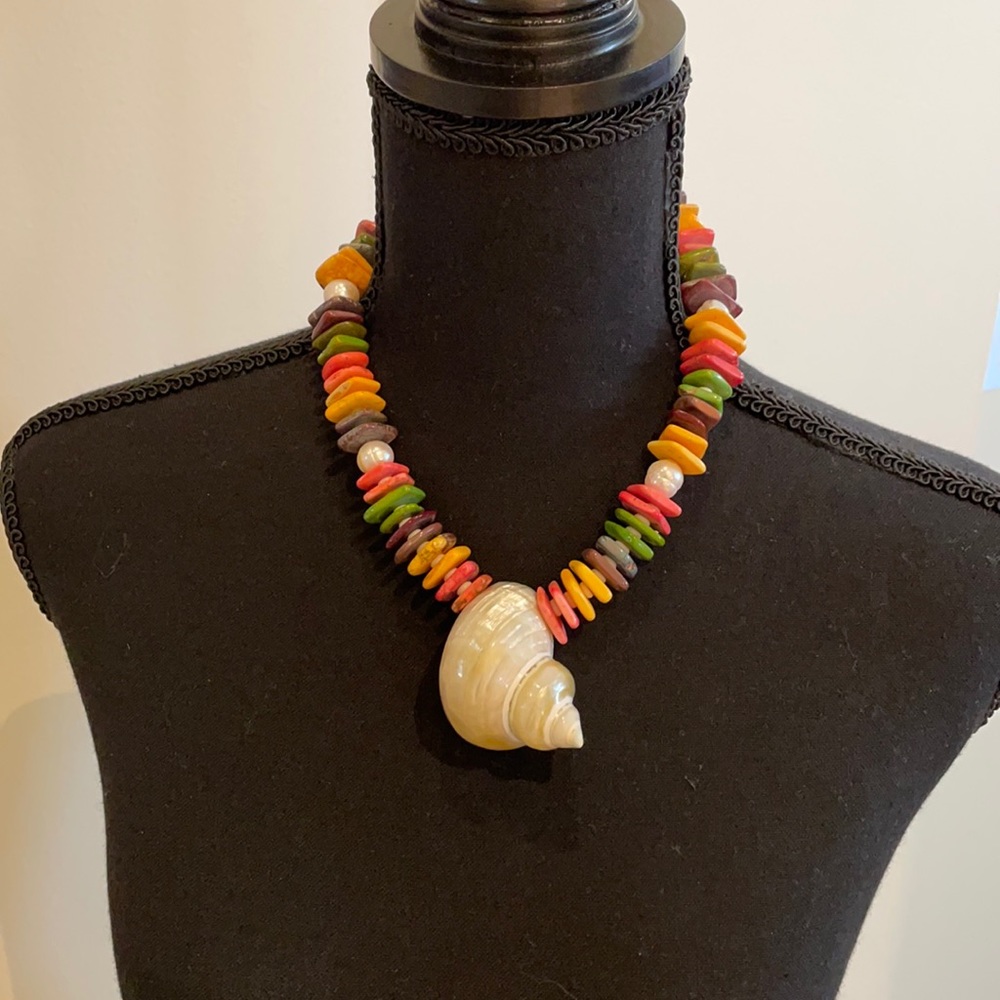 Multicolored Pieces With Pearls And Shell Pendant - image 1